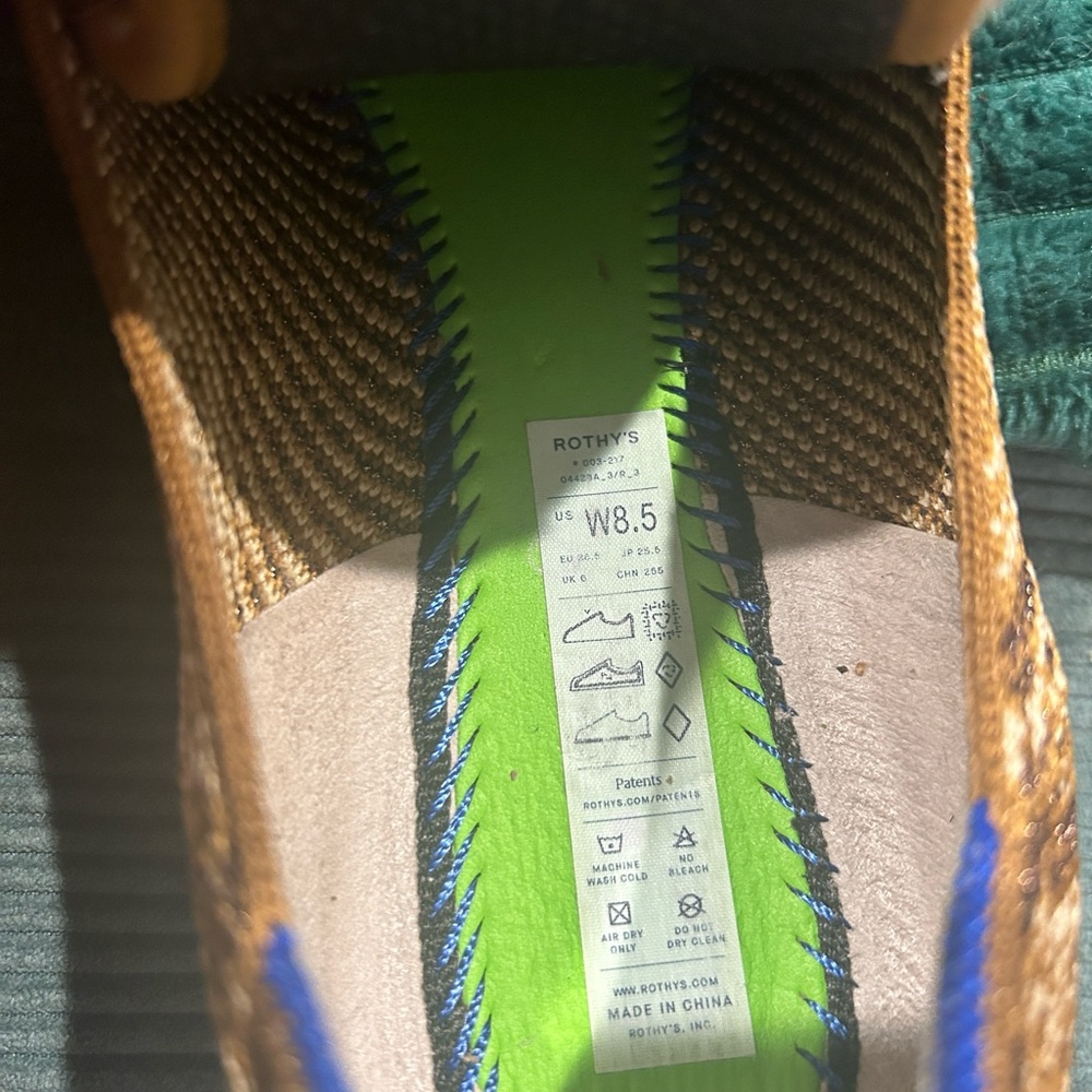 SOLD Rothys loafers 8.5 - Picture 2 of 3